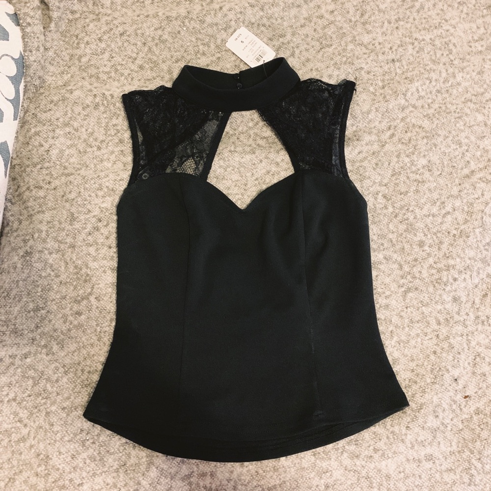 Windsor Lace Keyhole Top